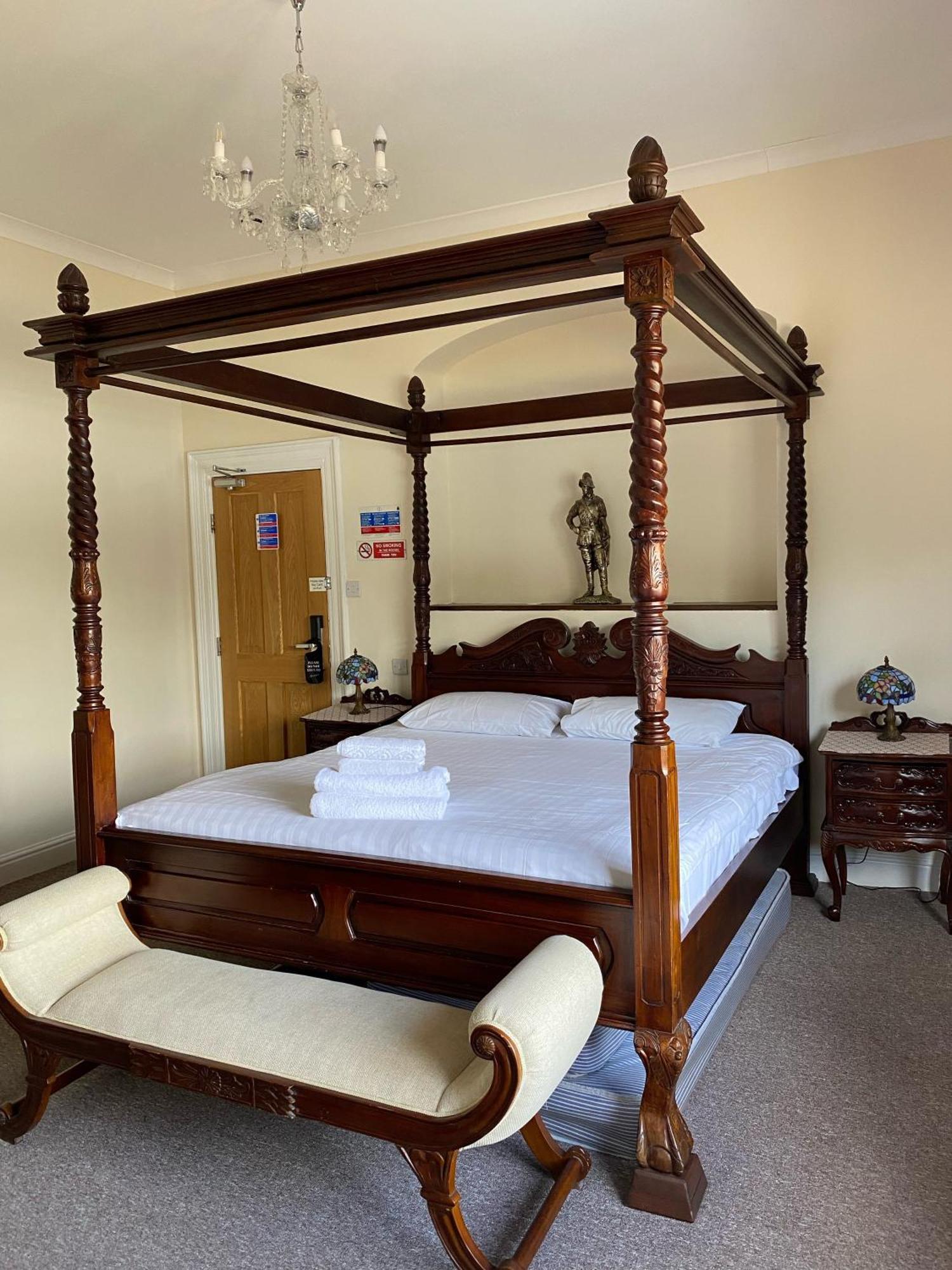 Royal Britannia 3*