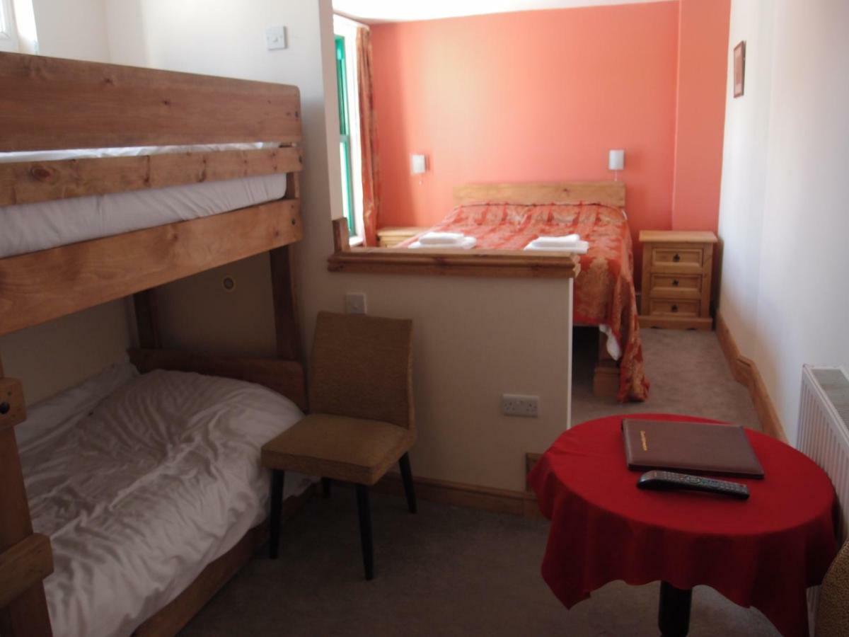 Royal Britannia Hotel 3*
